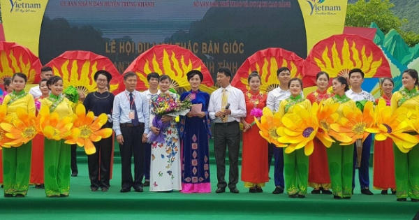 Tưng bừng khai mạc lễ hội du lịch Thác Bản Giốc