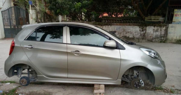 Sốc: Chủ xe ô tô KIA Morning tá hỏa khi bị kẻ gian trộm hai bánh xe