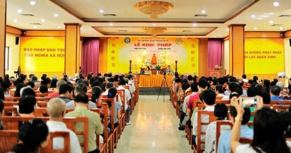 Tại sao sách về nhà ngoại cảm Phan Thị Bích Hằng lại được giới thiệu tại chùa?