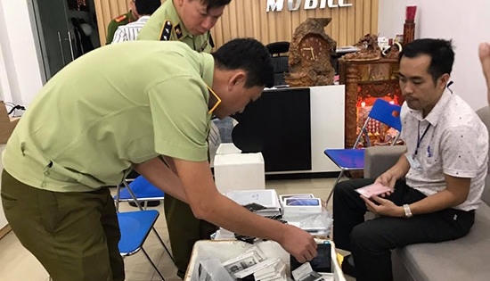 Kinh doanh nhiều điện thoại di động Iphone và Ipad không có hóa đơn, chứng từ Kinh doanh nhiều điện thoại di động Iphone và Ipad không có hóa đơn, chứng từ