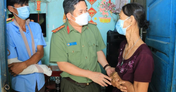 Hỗ trợ kinh phí xây “Nhà Tình thương” cho thành viên chốt chống dịch bị thương khi làm nhiệm vụ