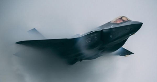 Tìm thấy xác siêu máy bay chiến đấu F-35 của Nhật Bản rơi trên biển Tìm thấy xác siêu máy bay chiến đấu F-35 của Nhật Bản rơi trên biển