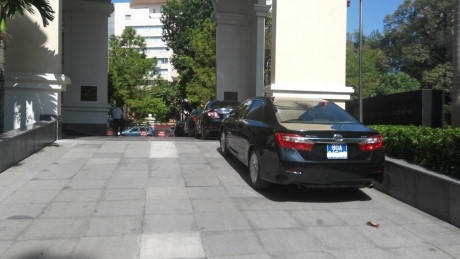 Thứ trưởng đi làm taxi: Không thể cho lái xe nghỉ việc? Thứ trưởng đi làm taxi: Không thể cho lái xe nghỉ việc?