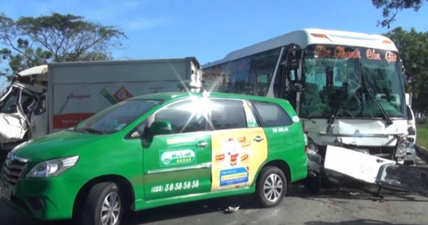 TP HCM: Tai nạn liên hoàn giữa 6 xe, 2 người nhập viện cấp cứu