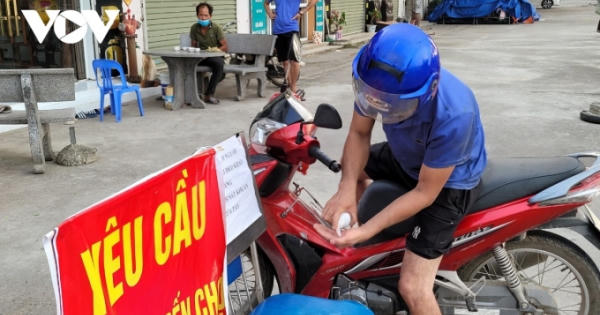 Người dân Bắc Ninh thực hiện đi chợ theo thẻ