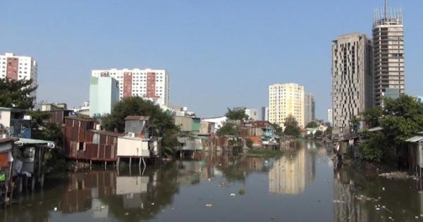 Những "Ngôi nhà chênh vênh" giữa lòng Sài Gòn