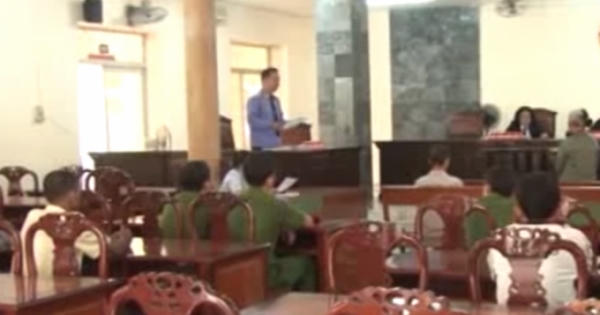 Bị tình già lấy mạng vì hỏi “sao không sang ngủ?" Bị tình già lấy mạng vì hỏi “sao không sang ngủ?"