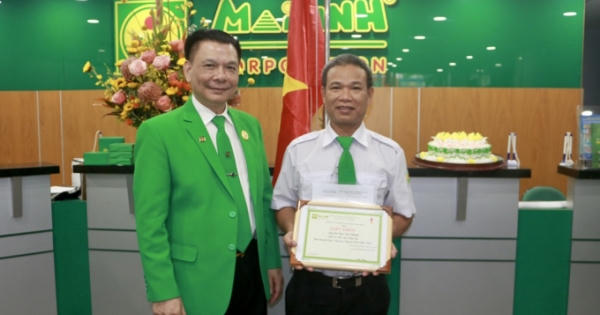 Khách đi taxi để quên 99 triệu đồng được tài xế Mai Linh hoàn trả