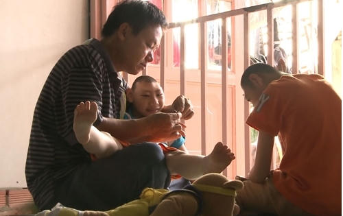 Hát mãi ước mơ: Thắt lòng cảnh "gà trống nuôi con" của anh Hữu Nghị