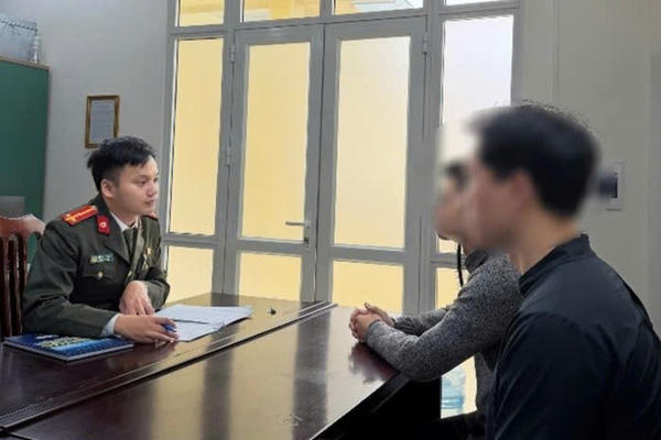 Tung tin sai sự thật về lãnh đạo Đảng, Nhà nước hai cá nhân bị xử phạt 5 triệu đồng Tung tin sai sự thật về lãnh đạo Đảng, Nhà nước hai cá nhân bị xử phạt 5 triệu đồng