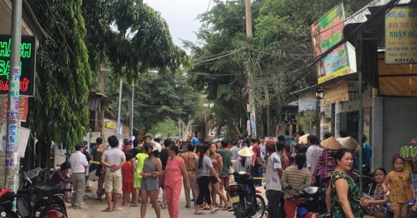Tá hỏa phát hiện đầu người giấu trong thùng rác Tá hỏa phát hiện đầu người giấu trong thùng rác