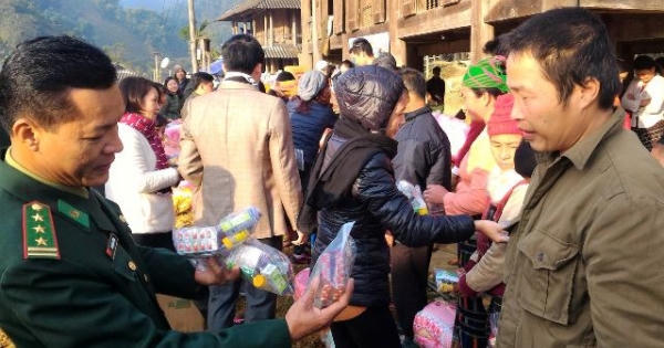 Thanh Hóa: Lũ quét cuốn mất tích 2 cán bộ Đồn Biên phòng Yên Khương