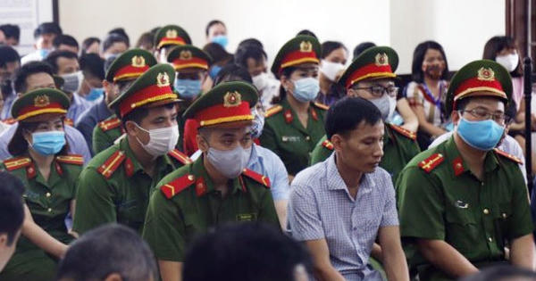 Vụ nâng điểm thi ở Hòa Bình: Cựu giáo viên khóc tại tòa