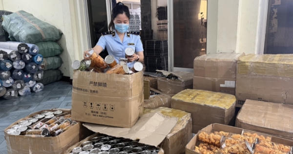 Tạm giữ hơn 10.800 sản phẩm hàng hóa các loại không có hóa đơn, giấy tờ tại Phú Yên Tạm giữ hơn 10.800 sản phẩm hàng hóa các loại không có hóa đơn, giấy tờ tại Phú Yên
