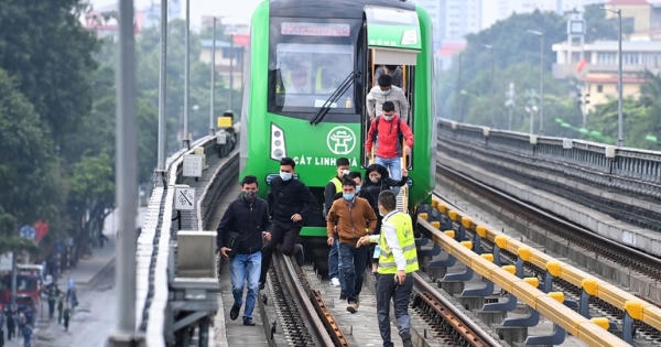 Có được phép "dùng" dân để diễn tập sự cố trên tàu Cát Linh - Hà Đông? Có được phép "dùng" dân để diễn tập sự cố trên tàu Cát Linh - Hà Đông?