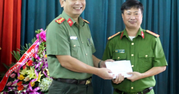 Bắc Kạn: Bắt giữ vụ vận chuyển gần 200 bánh Heroin "ngụy trang" tinh vi trên máy xúc Bắc Kạn: Bắt giữ vụ vận chuyển gần 200 bánh Heroin "ngụy trang" tinh vi trên máy xúc