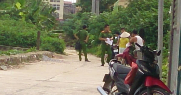 Hà Nội: Nam thanh niên tử vong bất thường bên vệ đường