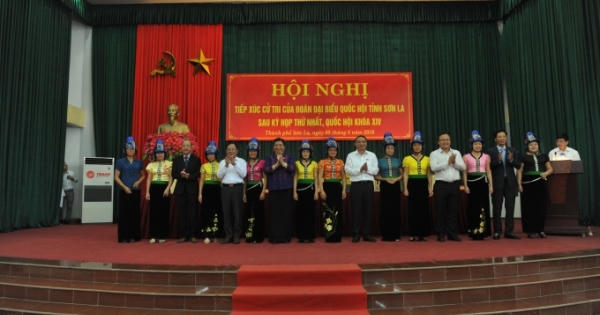 Liệu 200 ngàn người phụ nữ dân tôc thái có búi tóc cao được đội mũ tằng cẩu?