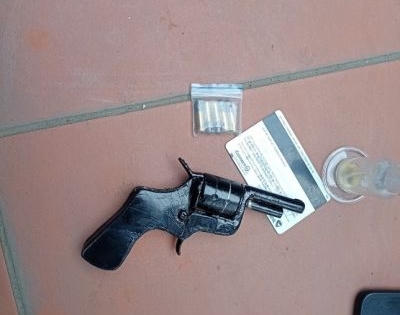 Kon Tum: Phát hiện ma túy và súng tự chế trên người nam thanh niên