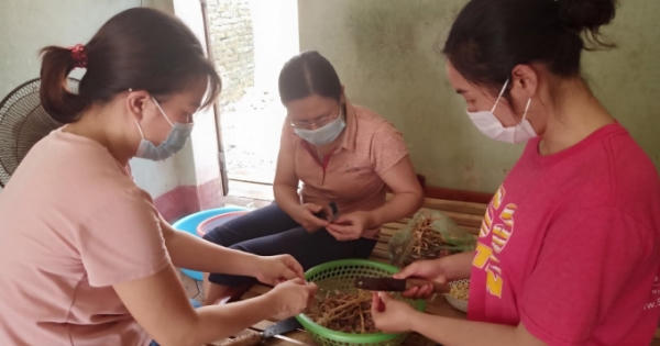 Tình người từ “bếp ăn 0 đồng” của giáo viên Trường THPT Tân Yên 1