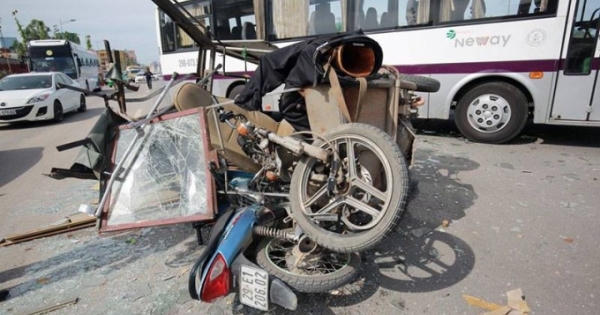 Hà Nội: "Xe thương binh” gây tai nạn liên hoàn