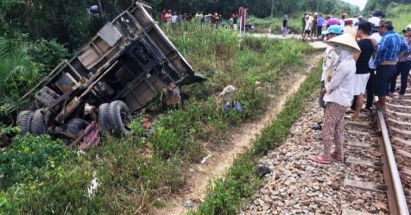 Xót xa hoàn cảnh gia đình: Vợ nằm viện chờ sinh con, chồng chết thảm vì bị tàu hỏa tông Xót xa hoàn cảnh gia đình: Vợ nằm viện chờ sinh con, chồng chết thảm vì bị tàu hỏa tông