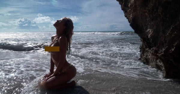 Mê mải ngắm loạt ảnh ngực trần táo bạo giữa biển của người đẹp Nga