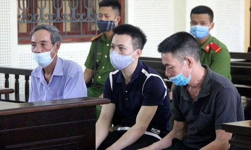 3 cha con, chú cháu vác dao và gậy sắt đi giải quyết mâu thuẫn sau cuộc nhậu