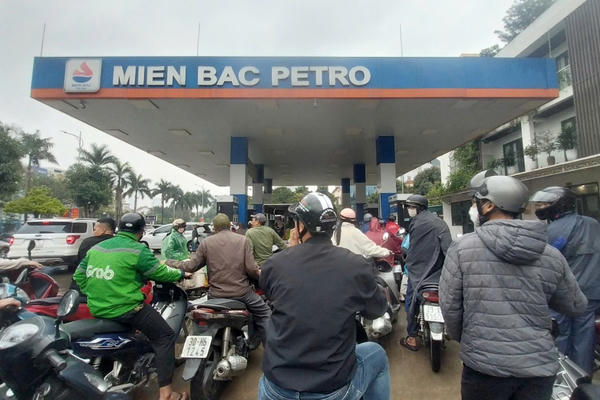 Hà Nội: Đảm bảo nguồn xăng dầu đầy đủ, không để đứt gãy chuỗi cung ứng Hà Nội: Đảm bảo nguồn xăng dầu đầy đủ, không để đứt gãy chuỗi cung ứng