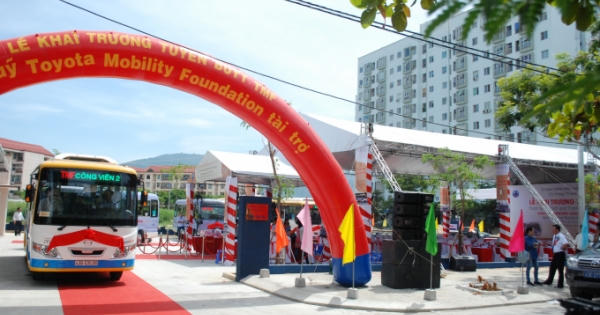 Đà Nẵng: Khai trương tuyến bus TMF và mô hình trả phí đỗ xe qua điện thoại