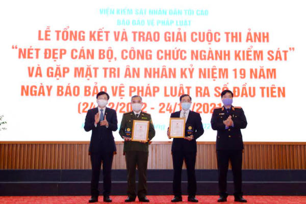 Phóng viên Báo Pháp luật Việt Nam đạt giải ba, Cuộc thi ảnh “Nét đẹp cán bộ, công chức ngành Kiểm sát”