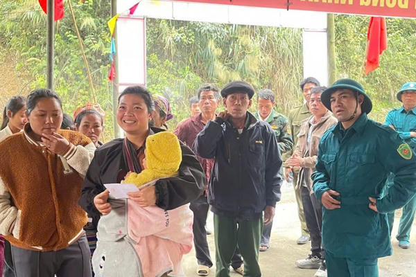 Ấm tình ngày bầu cử ở xã biên giới Nậm Cắn