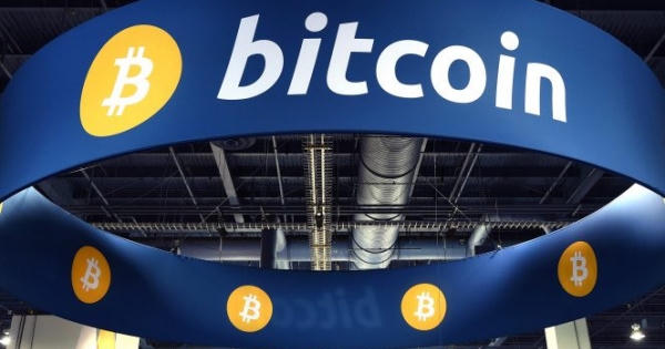 Giá Bitcoin hôm nay 25/12: Dò đáy 13.000 USD