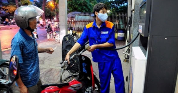 Giá xăng giảm lần thứ 5 liên tiếp: Xuống mức đáy thấp kỷ lục Giá xăng giảm lần thứ 5 liên tiếp: Xuống mức đáy thấp kỷ lục