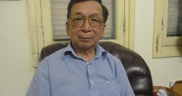 Công chức không xăm hình, váy ngắn: Chuyên gia nói gì?