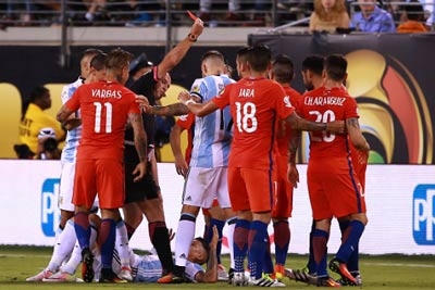 Chi tiết Argentina vs Chile: Messi sút hỏng luân lưu, Chile vô địch Copa America 2016 Chi tiết Argentina vs Chile: Messi sút hỏng luân lưu, Chile vô địch Copa America 2016