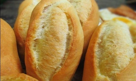 Bánh mỳ bốc mùi, lổm nhổm kiến được 'hoá kiếp' thành bánh mỳ sấy tẩm bơ đường