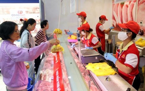 Người chăn nuôi tiếp tục cầm cự, nguồn cung thịt lợn dịp Tết không thiếu Người chăn nuôi tiếp tục cầm cự, nguồn cung thịt lợn dịp Tết không thiếu