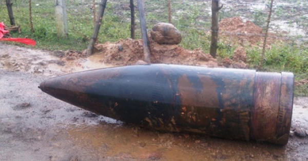 Tá hỏa phát hiện vật thể nghi là bom dưới chân cầu Long Biên