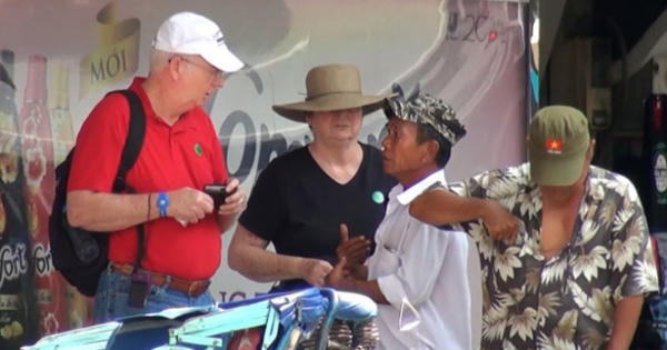 Xác định danh tính lái xe ôm chặt chém, hành hung du khách nước ngoài ở phố Hàng Bông