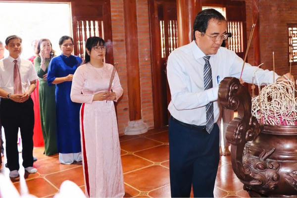 Nhà thờ Bác Hồ – “địa chỉ đỏ” đầu xuân trong lòng Tỉnh ủy Đồng Nai Nhà thờ Bác Hồ – “địa chỉ đỏ” đầu xuân trong lòng Tỉnh ủy Đồng Nai