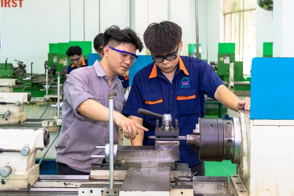 Tên trường nghề không được vi phạm truyền thống lịch sử, thuần phong mĩ tục