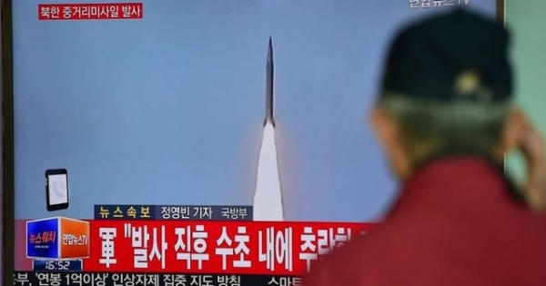 Triều Tiên phóng liên tiếp 2 tên lửa tầm trung, Liên hợp quốc họp khẩn