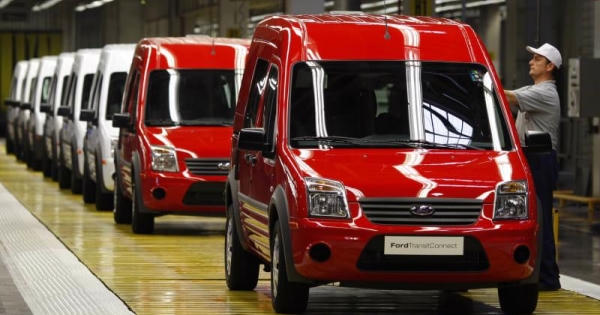 'Phù phép' xe khách thành xe tải để lách thuế, Ford đối diện án phạt 1,3 tỷ USD