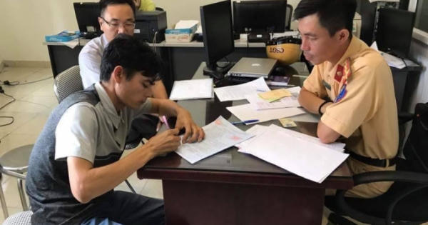 Hà Nội: Phạt 3,2 triệu đồng, tước GPLX 3 tháng với tài xế taxi đi vào đường xe ưu tiên