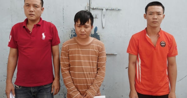 Phát hiện 'ổ' làm tiền giả trong tiệm sửa xe