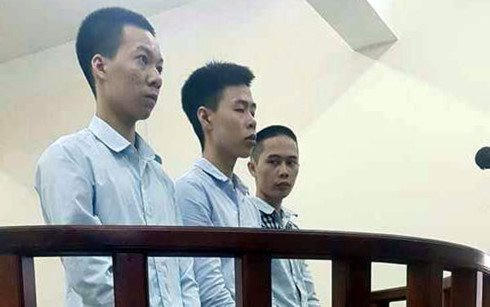 Trở thành kẻ cướp vì giúp bạn đòi nợ người yêu cũ 500 nghìn: Các bị cáo kêu oan