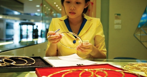 Giá vàng ngày 27/9: Tăng mạnh trở lại khi USD suy yếu