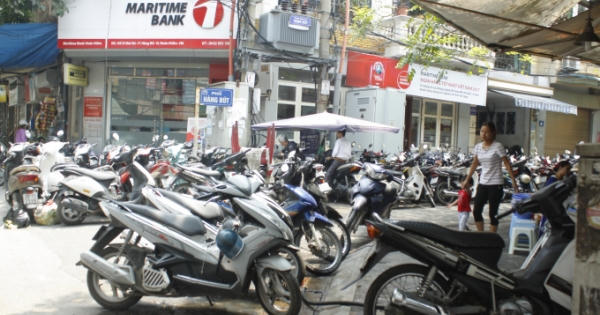 Vỉa hè phố cổ Hà Nội “vỡ trận" sau 3 tháng ra quân xử lý