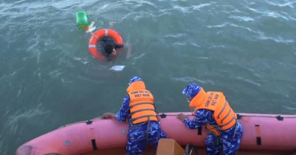 Tàu CSB 2011 của Bộ Tư lệnh Vùng 3 Cảnh sát biển cứu nạn ngư dân thành công trên biển